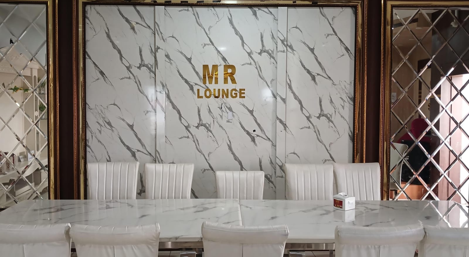 MR LOUNGE